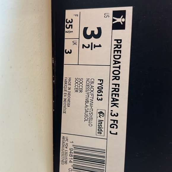Brand new in box Adidas Predator Freak .3FG J youth size 3.5 cleats - Picture 6 of 6